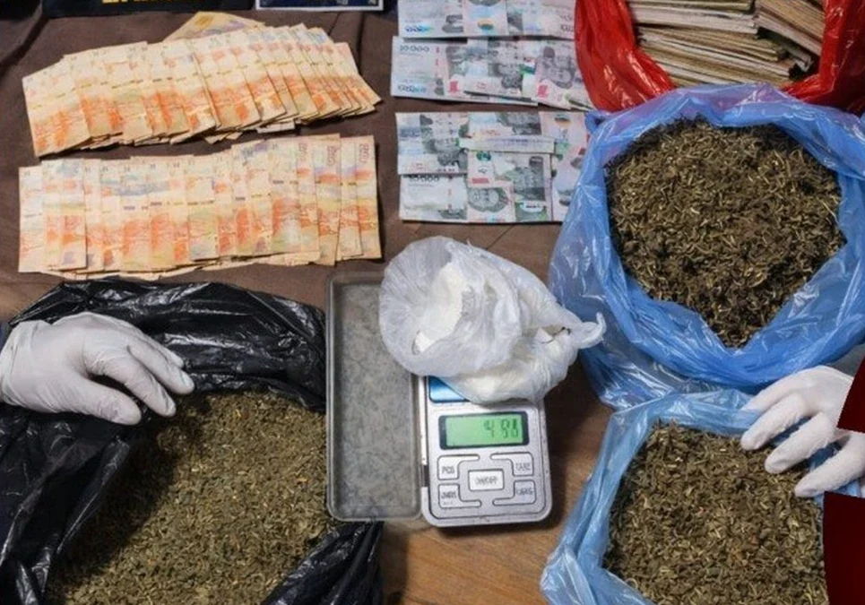 Nueve allanamientos por drogas en distintos barrios y distritos terminaron con ocho personas detenidas.