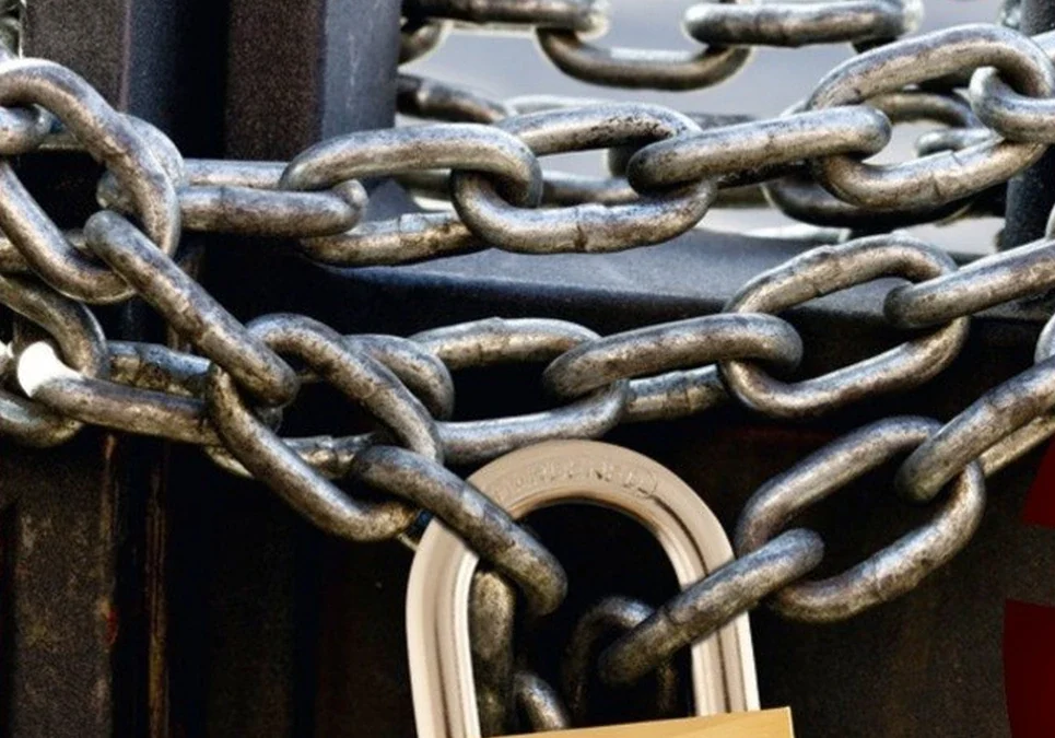 Padres y alumnos tomaron el Colegio N° 16 en reclamo por la creación del cuarto año del turno tarde.