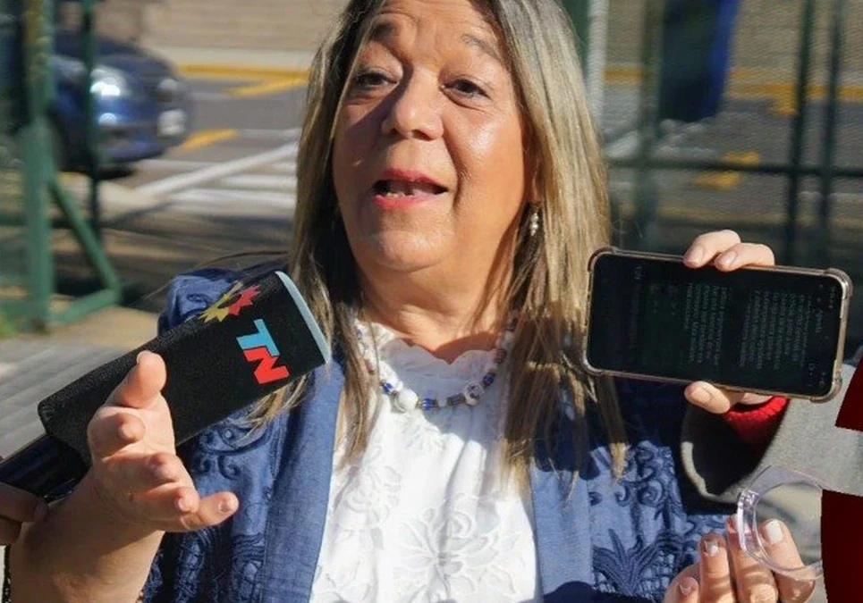 Préstamo hipotecario de Manuel Adorni: una escribana reveló que los fondos provienen de dos mujeres policía.