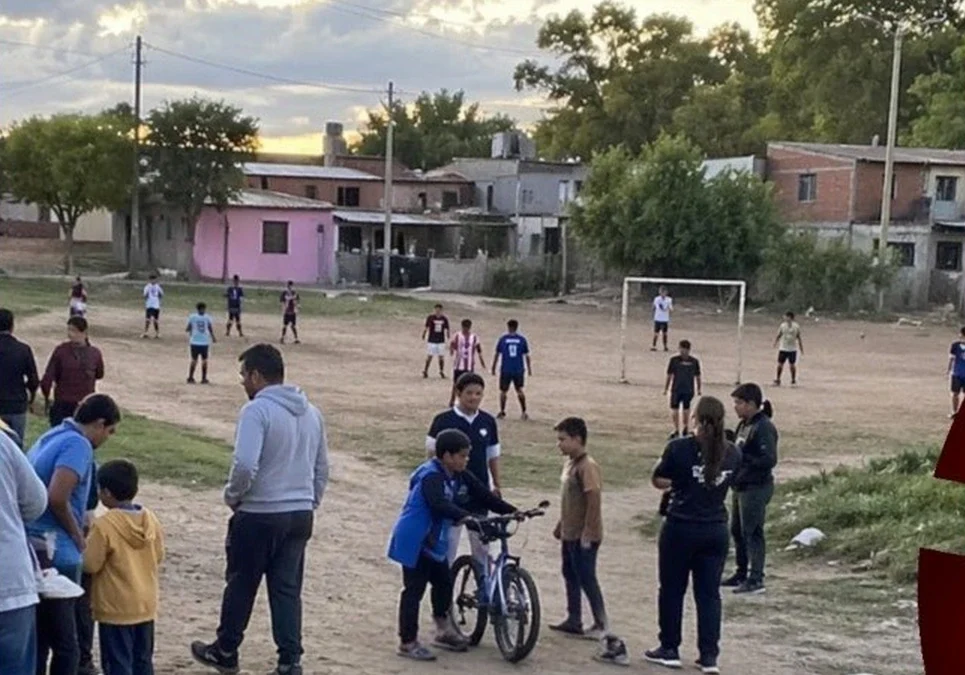 Sortean una motocicleta 0km para financiar el trabajo social y deportivo en los barrios Urbano 15 al 20.