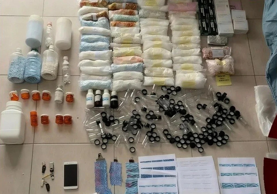 Cayó el «Rey del Viagra» en González Catán, Buenos Aires: la policía lo detuvo por robar 8.000 pastillas de un laboratorio y venderlas por redes sociales.