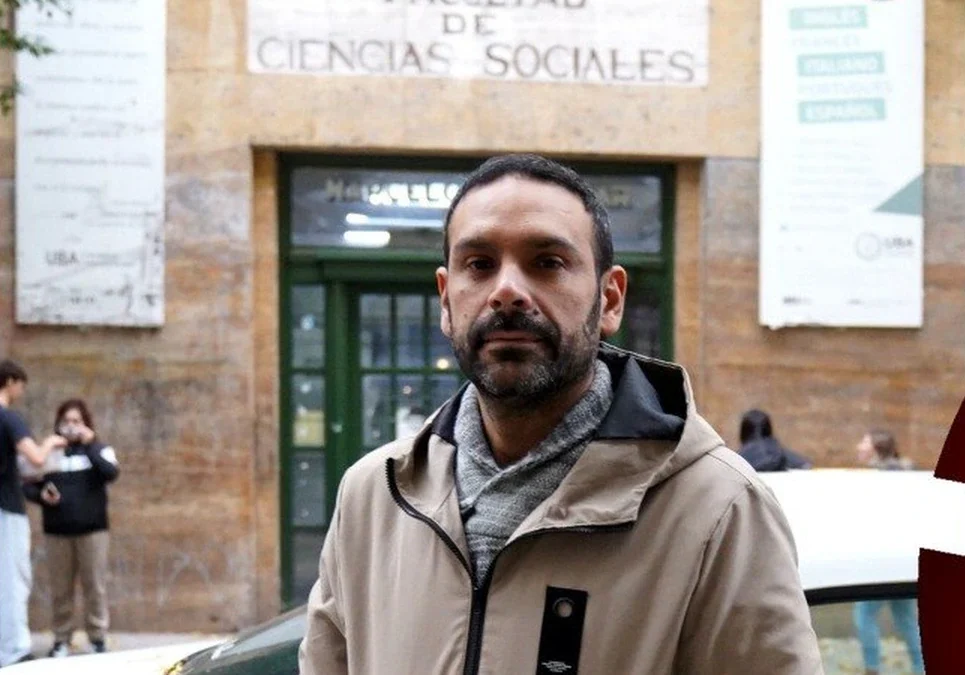El 75% del sueldo al volante: el crudo relato de un profesor de la UBA sobre el deterioro de la vida docente.