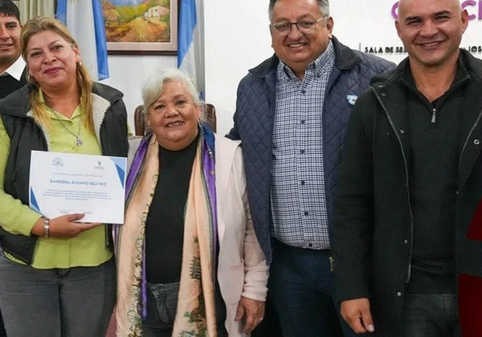 Provincia entregó certificaciones técnicas a empleados del Concejo y del área de protocolo municipal.