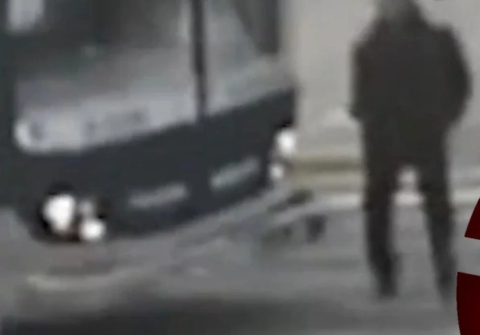 Siniestro vial en Mendoza: un colectivo embistió a un hombre de 70 años que debió ser trasladado con hemorragia cerebral.