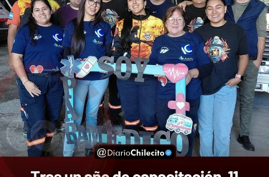 Tras un año de capacitación, 11 bomberos de Chilecito recibieron el título de paramédicos profesionales para emergencias.
