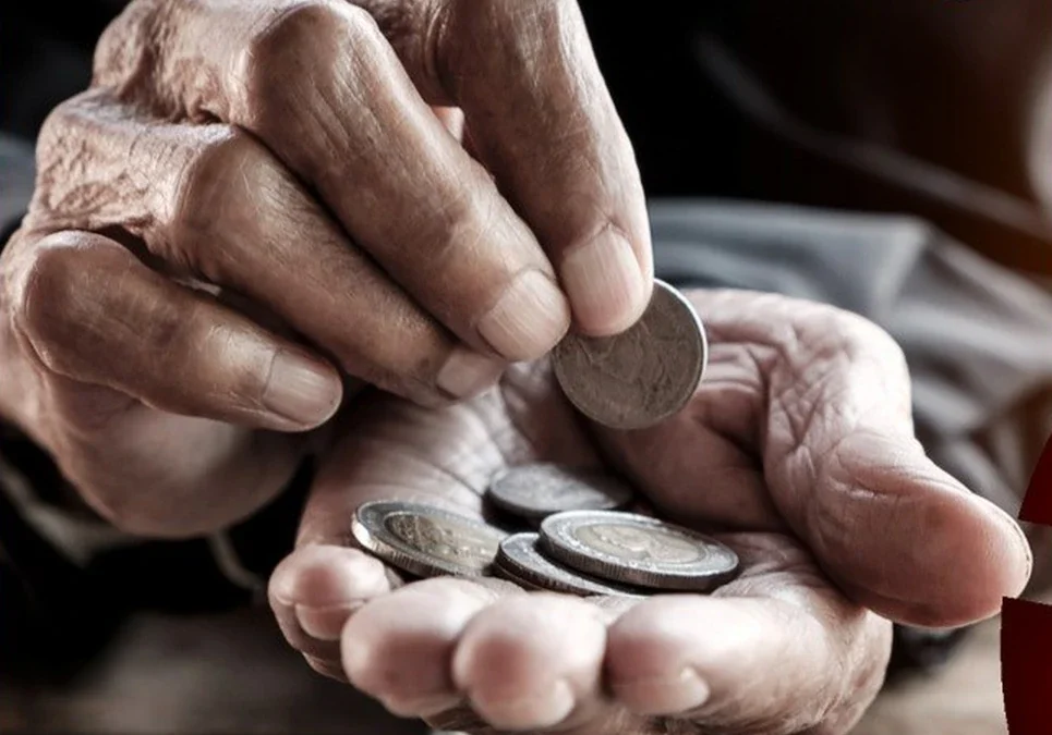 Una jubilada advierte que el haber mínimo solo le rinde hasta el día 20: debe pedir ayuda económica a sus hijos para pagar luz y medicamentos.