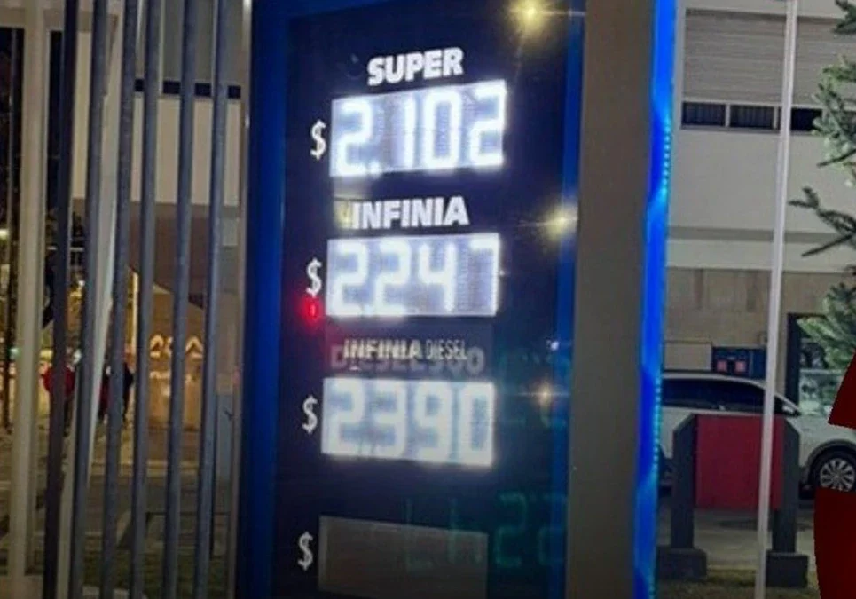 YPF subió el precio de la nafta súper y congela las tarifas por 45 días: el litro llegó a 2.102 pesos
