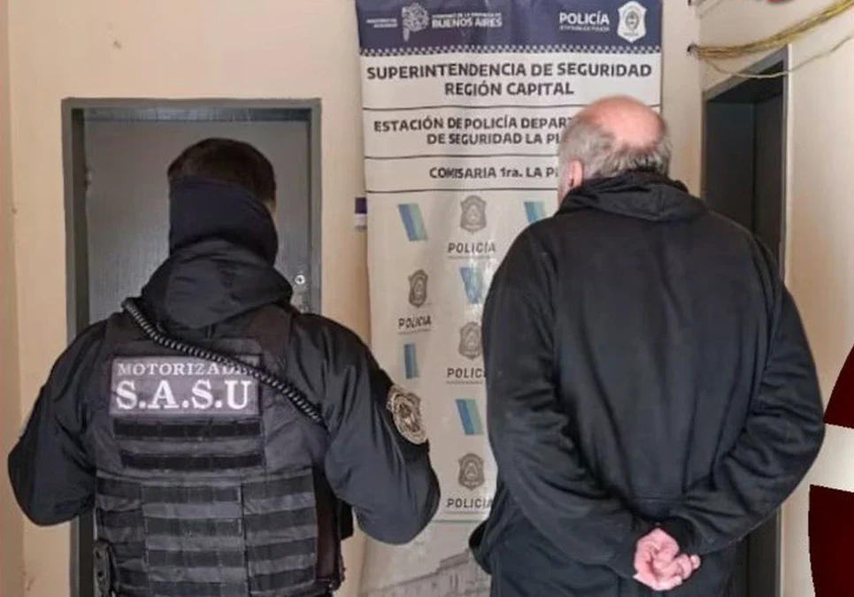Ataque de un vecino en La Plata: rompió un comercio a hachazos y disparó contra los propietarios.