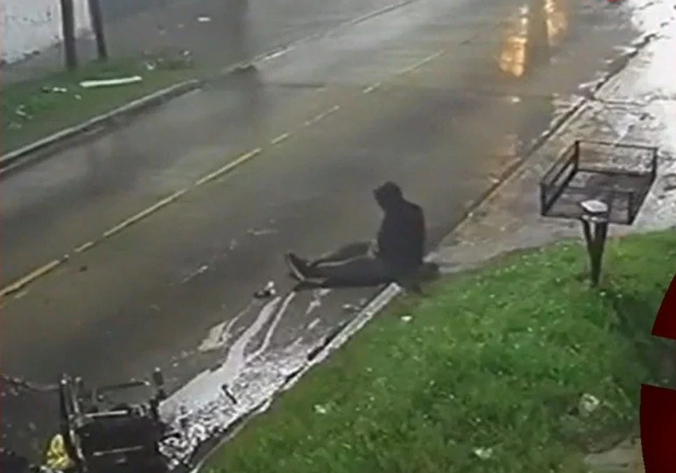 Brutalidad en La Matanza: una camioneta atropelló a un hombre en silla de ruedas y se dio a la fuga.