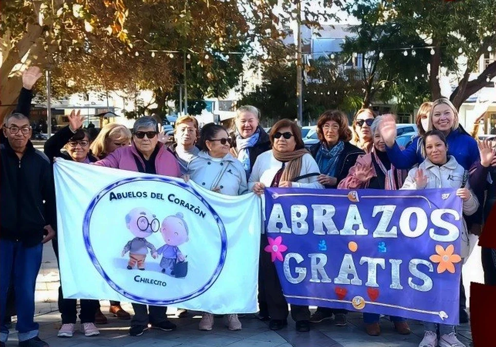 Con una campaña de concientización en la vía pública, el área de Adulto Mayor municipal llamó a interpelar el trato social hacia los ancianos.