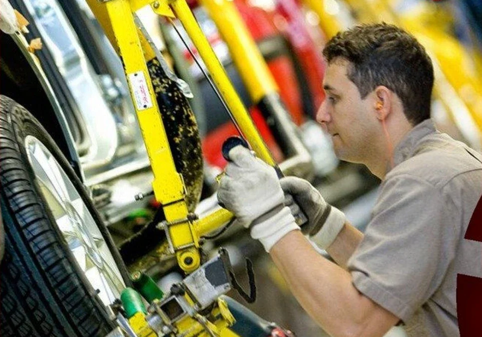 El sector autopartista sufre el freno de las grandes terminales: Iveco registra una baja anual del 35% y Nissan frenó su fabricación.