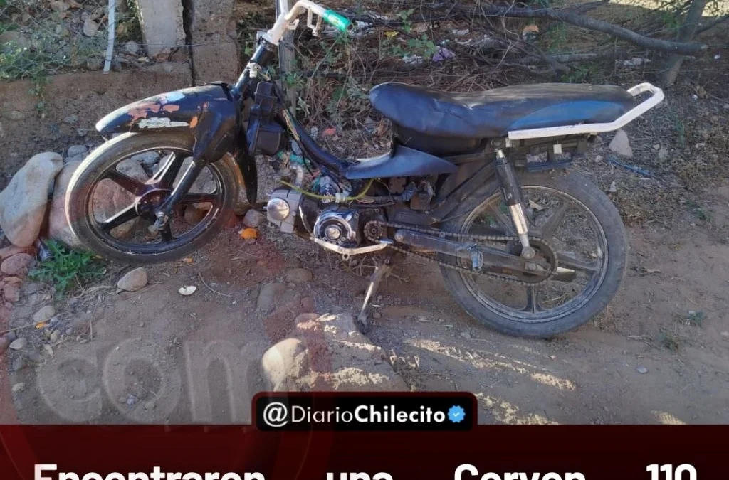 Encontraron una Corven 110 abandonada a un costado del predio deportivo de Anguinán y ahora buscan a su dueño.