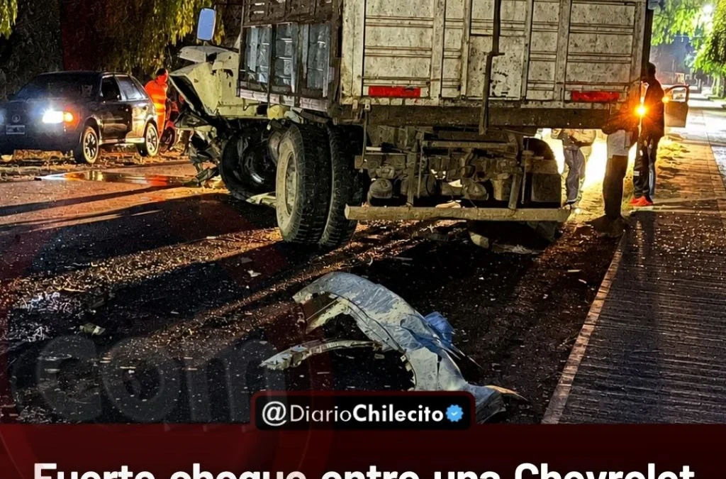 Fuerte choque entre una Chevrolet Zafira y un camión Ford en Vichigasta dejó a tres hombres heridos y hospitalizados.