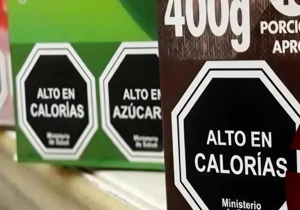 Julio Cobos criticó el proyecto del Gobierno para derogar la Ley de Etiquetado Frontal y defendió el derecho a saber qué se consume.