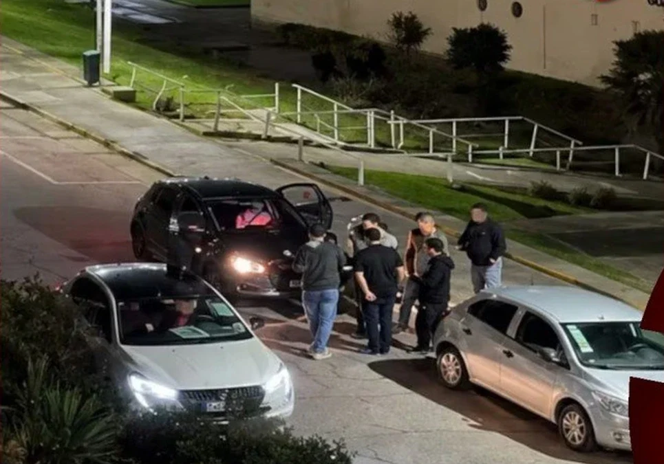 Mar del Plata: Quiso mediar en una pelea, lo tiraron frente a un auto y sobrevivió de milagro.
