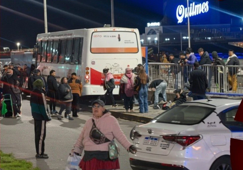 Tragedia en Mar del Plata: un colectivo perdió el control en la Rambla de la Bristol, embistió a 10 personas y hay un muerto.