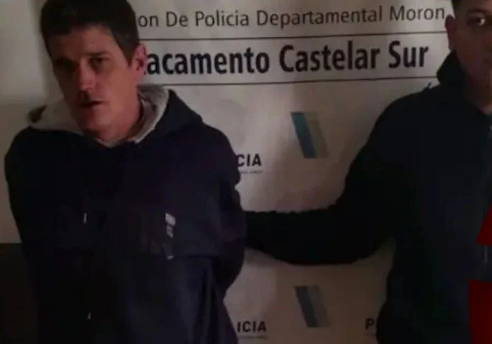 Un hombre entró por el techo a una casa en Castelar, Buenos Aires, atacó a golpes a su expareja y tomó de rehén a su propio hijo.