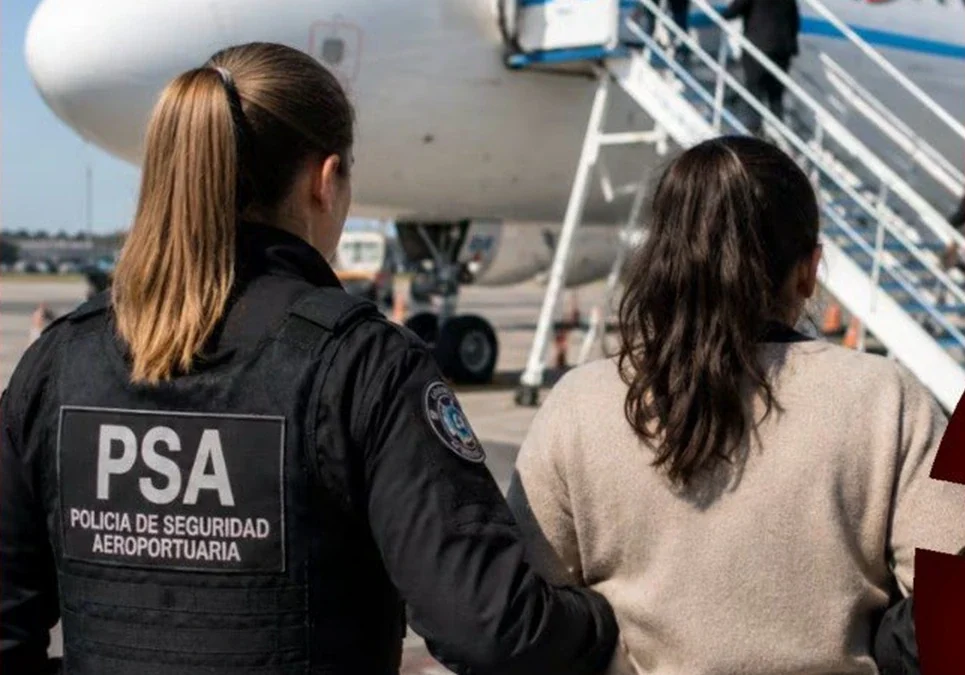 Una pasajera mordió a una policía en Aeroparque tras negarse a pagar el exceso de equipaje en un vuelo a Córdoba.