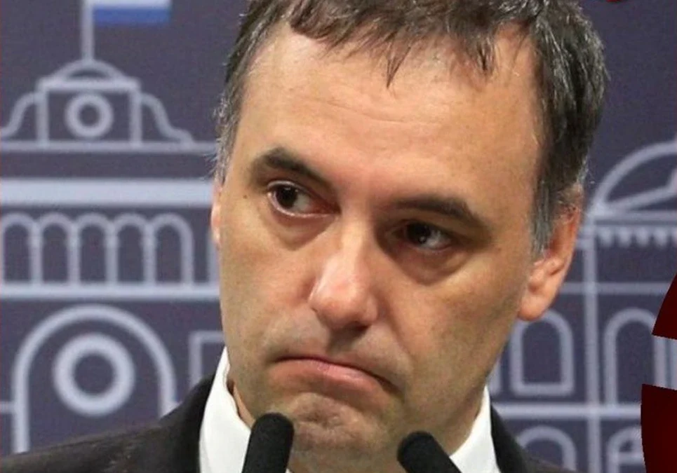 Vecinos opinaron sobre la renuncia de Manuel Adorni y expresaron su postura ante el rumbo del Gobierno.