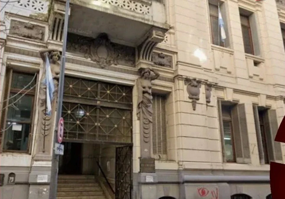 50 alumnos de un colegio de Buenos Aires editaron fotos de sus compañeras con inteligencia artificial para simular desnudos y afrontan una causa penal.