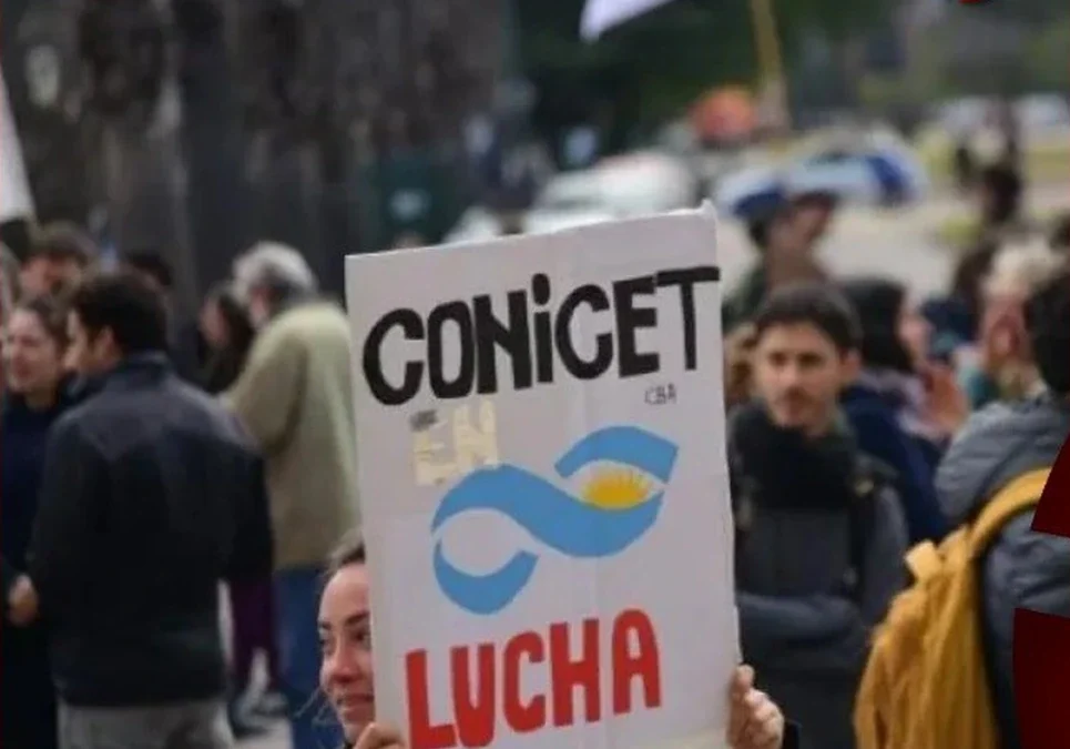 Becarios del CONICET se manifestaron contra 400 despidos: «Es una decisión política no destinar los fondos».