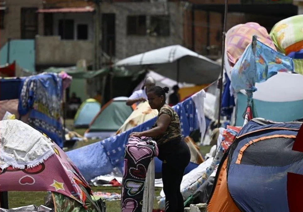 Cifras oficiales confirman 21.000 evacuados tras los terremotos en Venezuela: miles de familias viven en campamentos improvisados en La Guaira y Caracas.