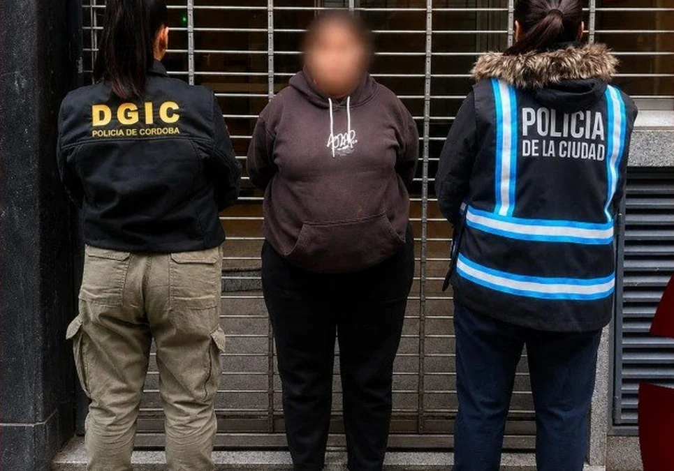 Detuvieron a la acusada de matar a una abuela de 83 años en barrio Argüello tras un operativo entre Córdoba y CABA.