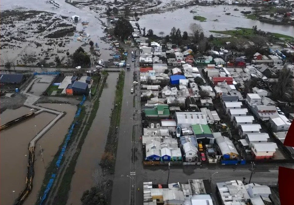 Devastador sistema frontal en Chile: reportan tres fallecidos e inundaciones por lluvias y vientos de más de 100 km/h.