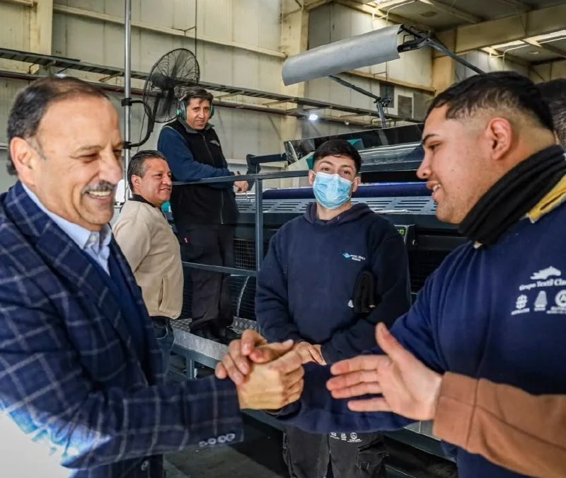 Dos plantas textiles proyectan 150 empleos y Quintela marcó contraste con el cierre de fábricas en el país