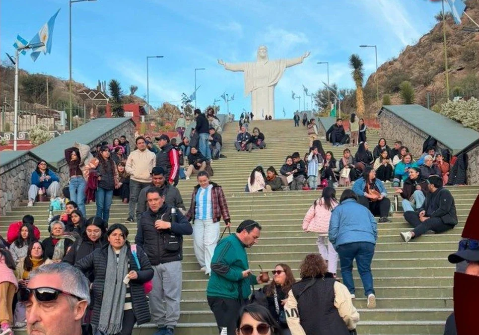 El Cristo El Portezuelo concentra las actividades de vacaciones de invierno para impulsar el desarrollo de los emprendedores locales.