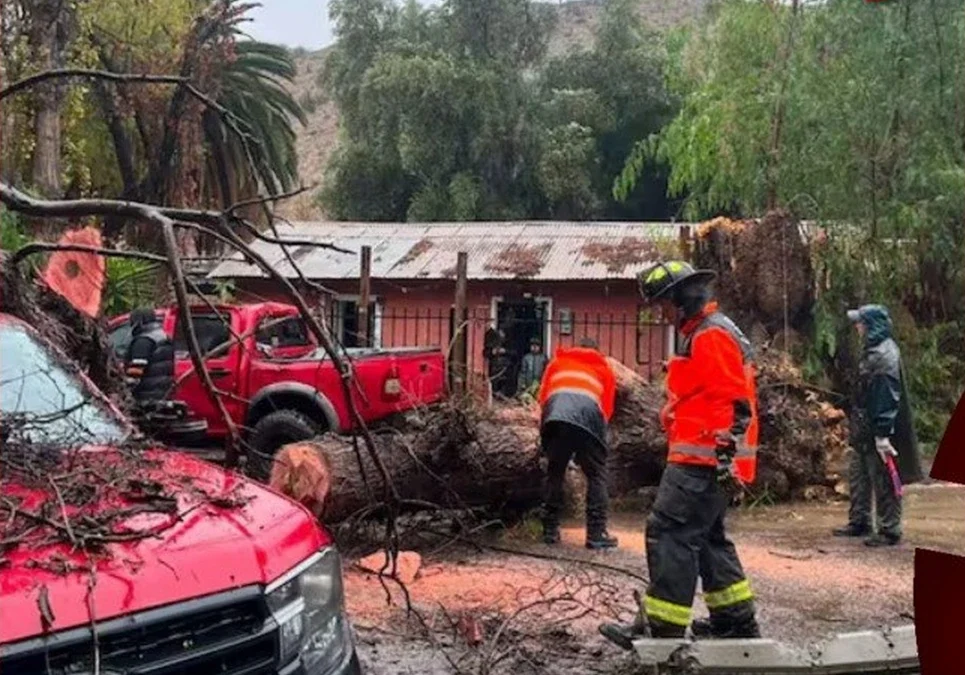 El Gobierno de Chile declaró el estado de catástrofe tras un temporal que dejó una decena de muertos y miles de viviendas destruidas.