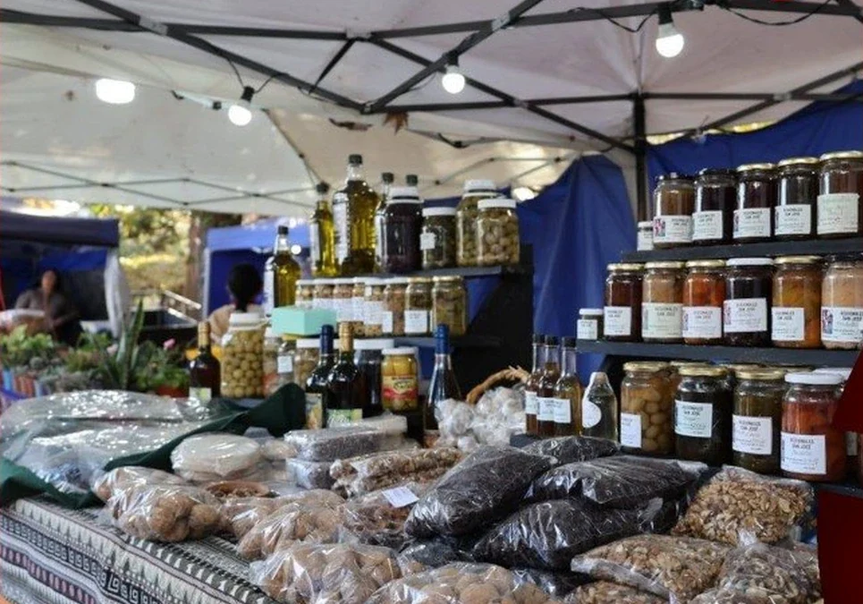 El Mercado Artesanal invita a turistas y vecinos a disfrutar de su feria invernal hasta el primero de agosto.