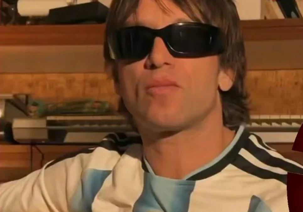 Joaquín Levinton adaptó el clásico «Wonderwall» de Oasis y lo convirtió en un tema de aliento para la Selección antes del partido con Inglaterra.