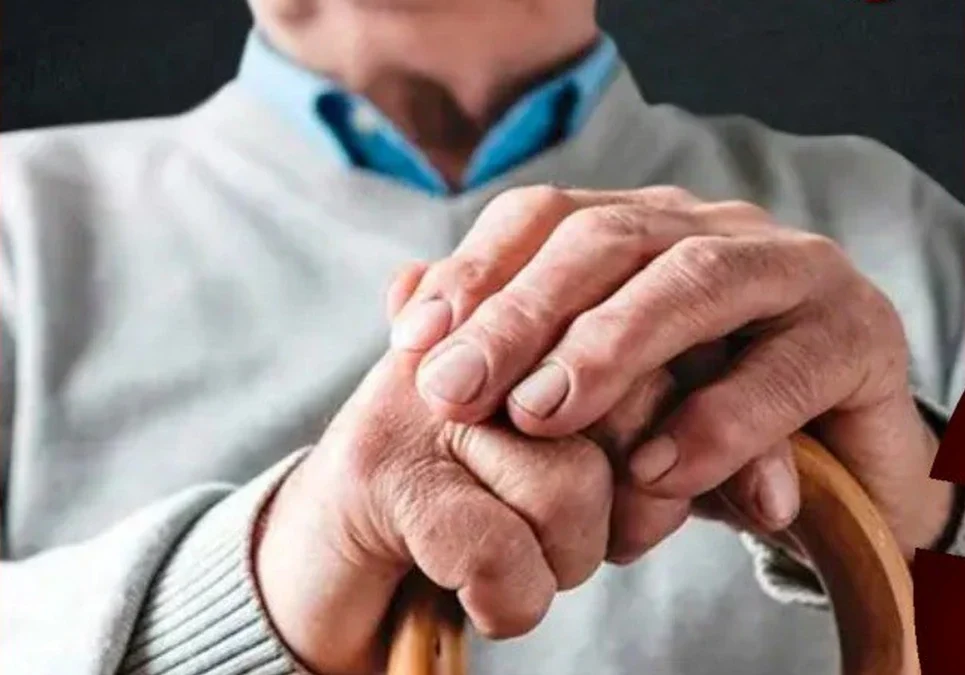 La quita de descuentos y las subas de tarifas obligan a un jubilado de 85 años a retornar al mercado laboral.