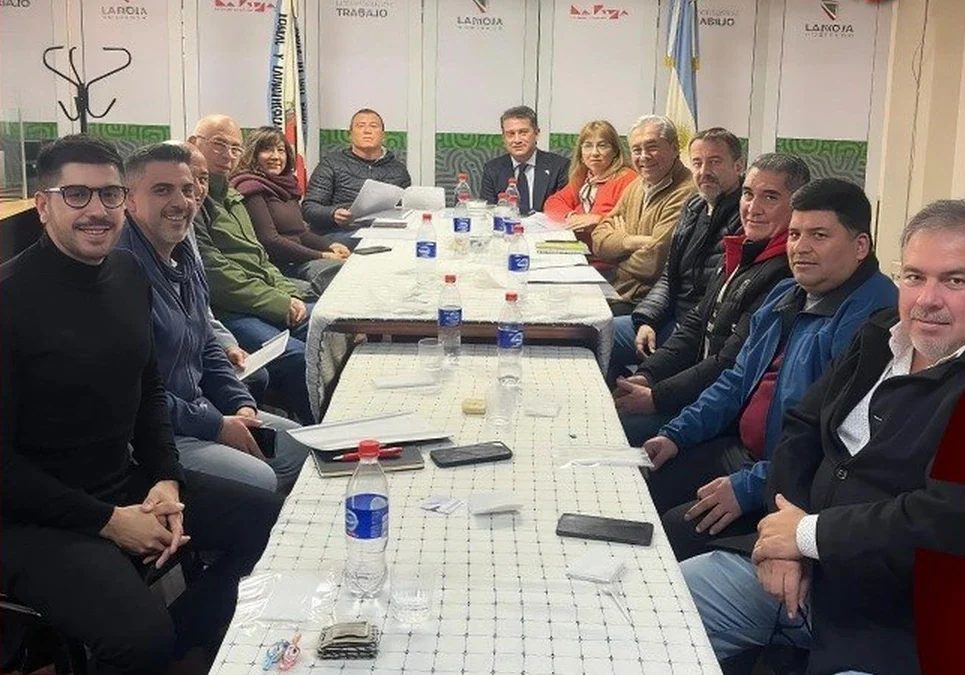 La vitivinicultura riojana en alerta: suben los costos, cierran fincas y peligra la continuidad de miles de empleos.