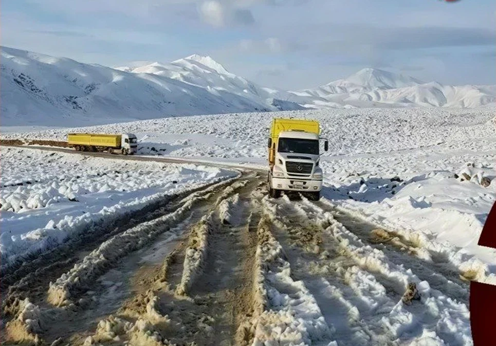 Un temporal histórico de -27 °C en la provincia de Catamarca dejó mineros varados y obligó a rescatar a una familia con un bebé.
