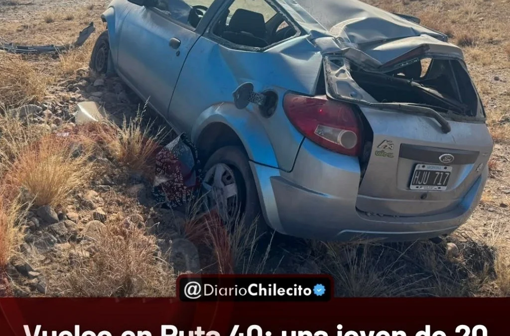 Vuelco en Ruta 40: una joven de 20 años perdió el control de su Ford Ka y fue trasladada hacia el hospital Eleazar Herrera Motta de Chilecito.