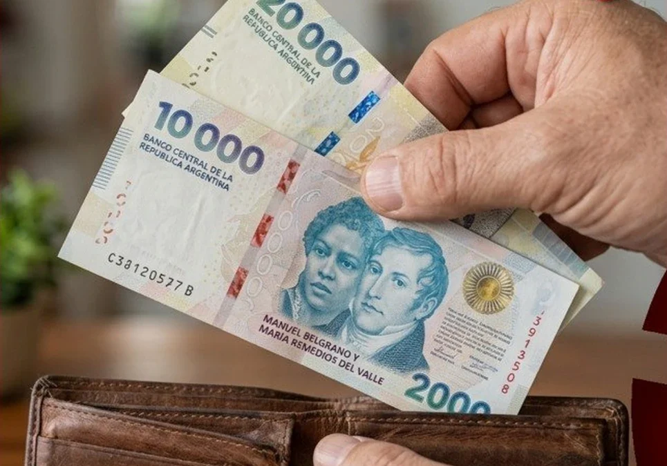 Con aumentos de tarifas por encima de la inflación, advierten sobre el deterioro del salario y la pérdida de empleo formal.