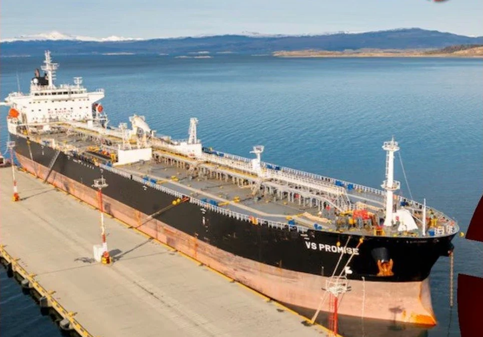El gobierno de Tierra del Fuego cruzó a la Nación por permitir el ingreso de un buque petrolero británico al puerto de Ushuaia.