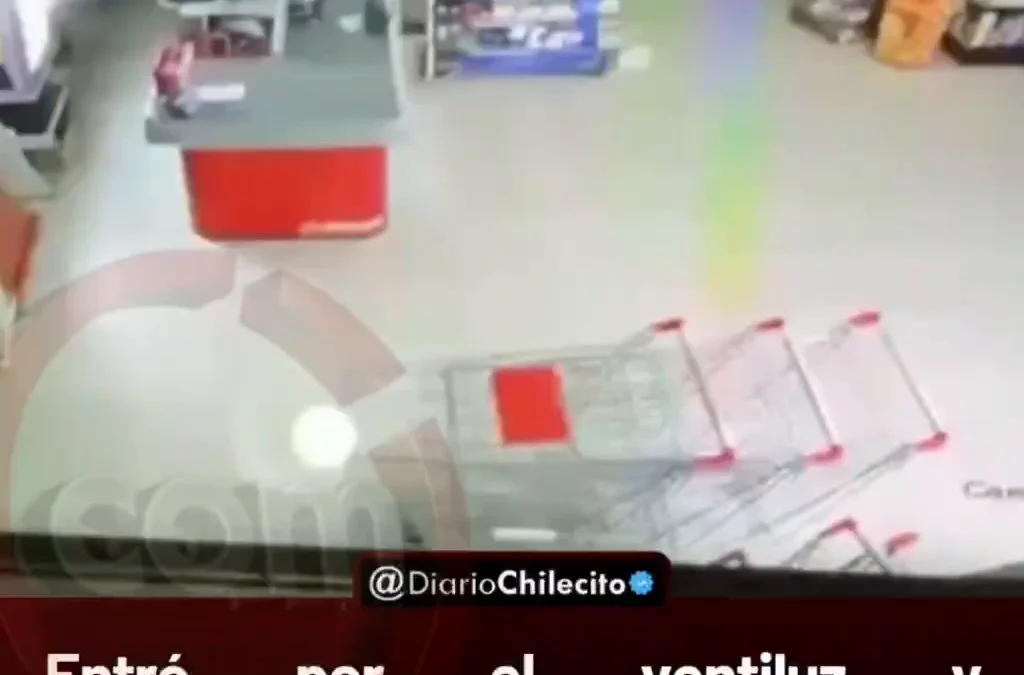 Entró por el ventiluz y encapuchado: se llevó $480 mil y dos celulares, pero quedó filmado y se le ven dos tatuajes.