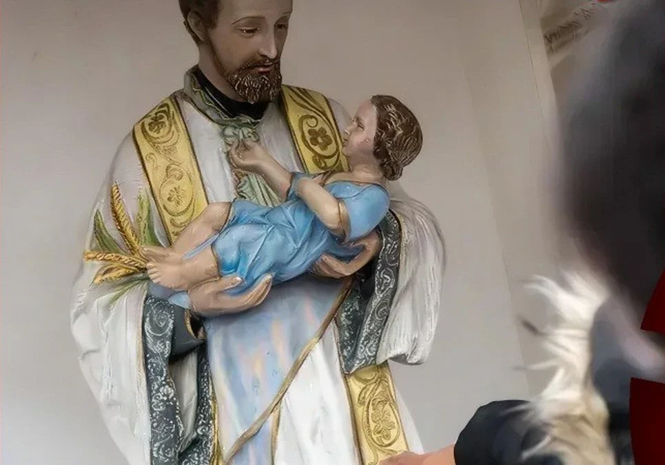 La historia de la vecina de Chilecito que desde hace casi medio siglo ofrenda locro a la comunidad en el día de San Cayetano.