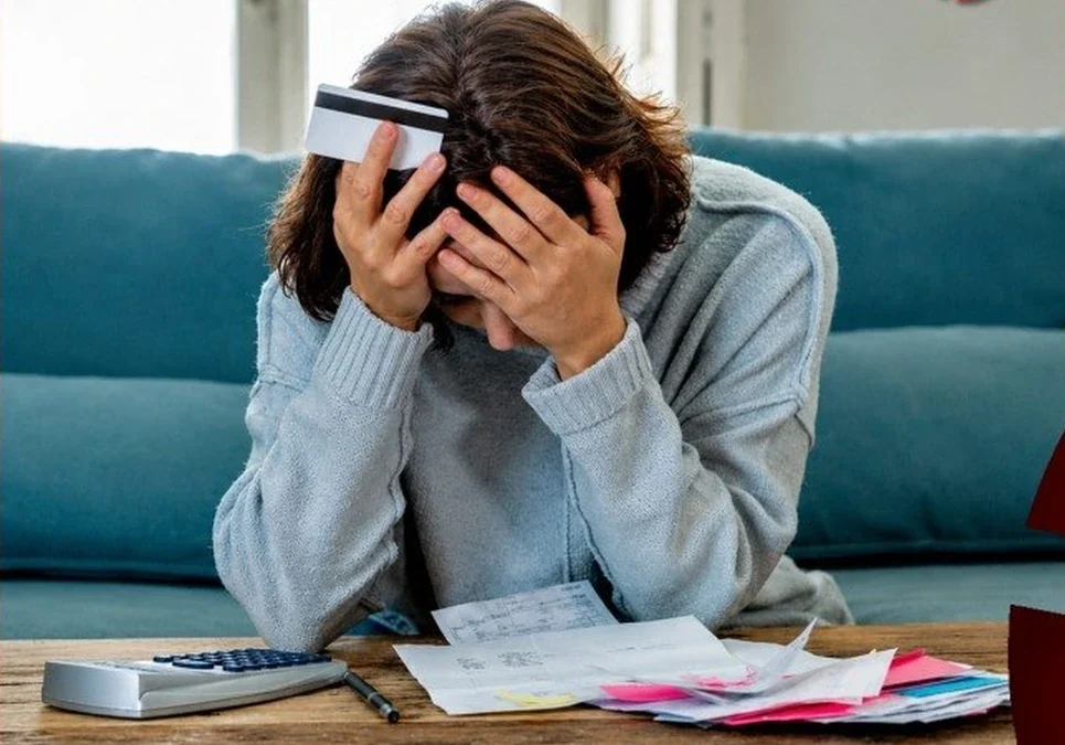 Récord de endeudamiento familiar: el 70 % de los argentinos asegura que necesita ingresos extra para llegar a fin de mes.