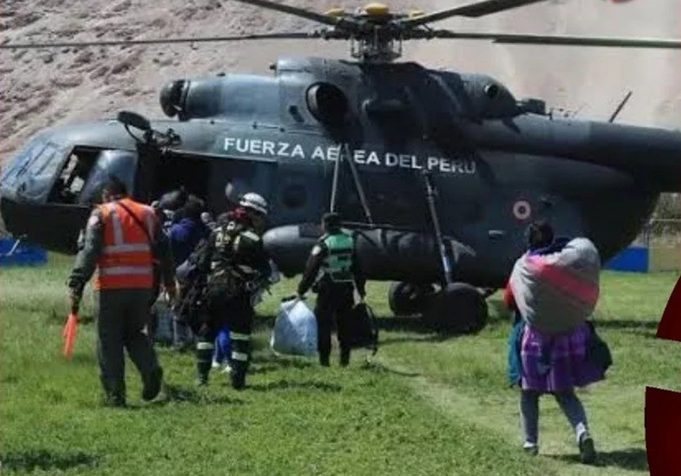 Rescataron en helicópteros a más de 600 pasajeros aislados por un aluvión en el sur de Perú.