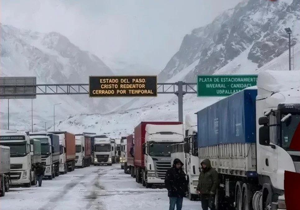Solidaridad en la frontera: un chofer chileno contó cómo sobrevivió más de un mes varado en Mendoza tras el cierre del cruce a Chile.