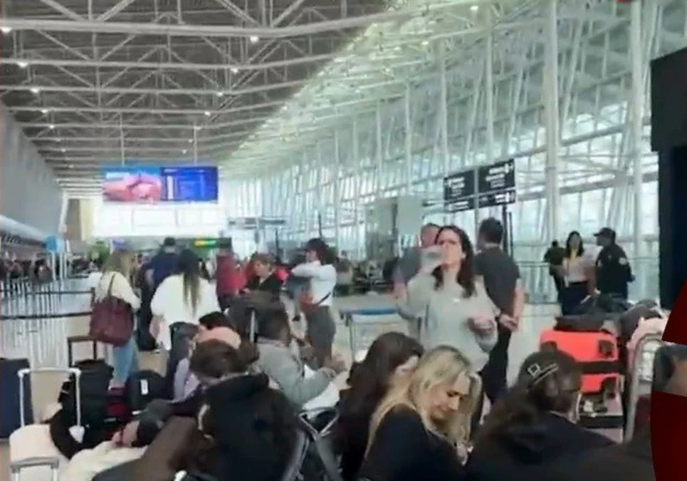 Un avión que iba de Buenos Aires a Madrid aterrizó de emergencia en Brasil y hay 400 pasajeros varados.
