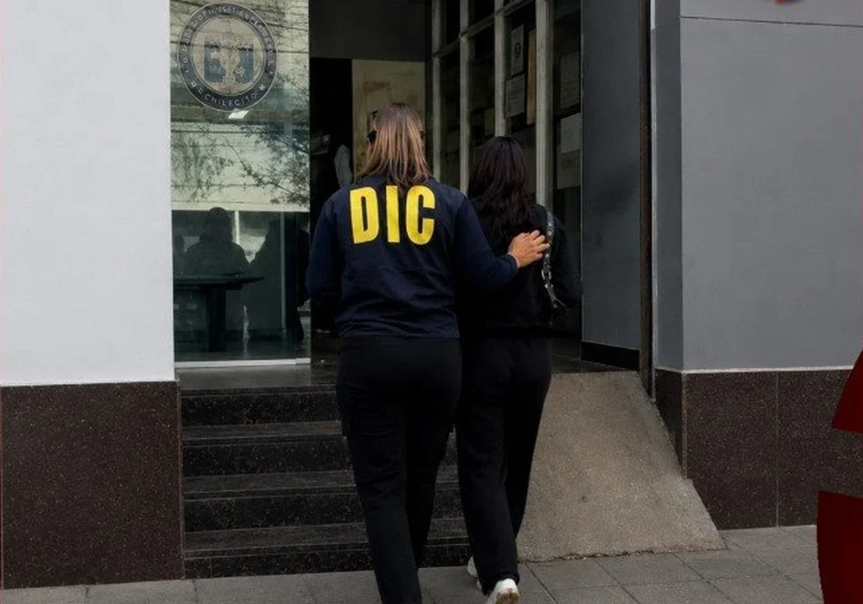 Una joven fue detenida en Chaco acusada de matar a su novio de una puñalada tras una discusión.
