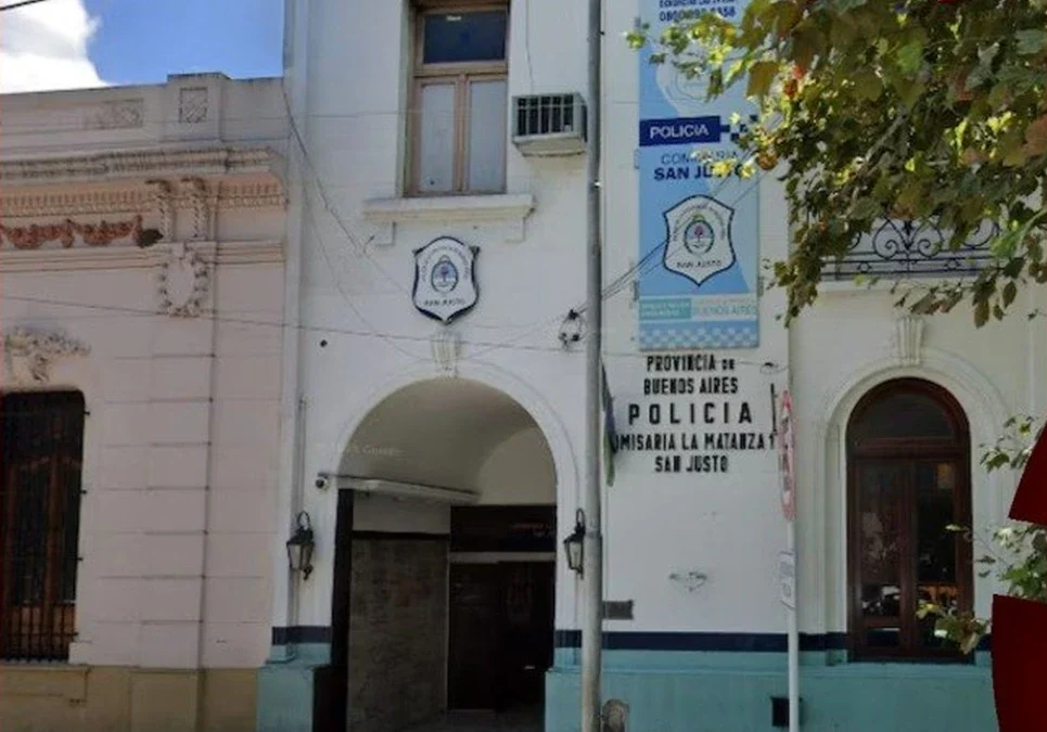 Cinco encapuchados asaltaron a una pareja de jubilados en Buenos Aires y mataron al hombre durante una entradera.