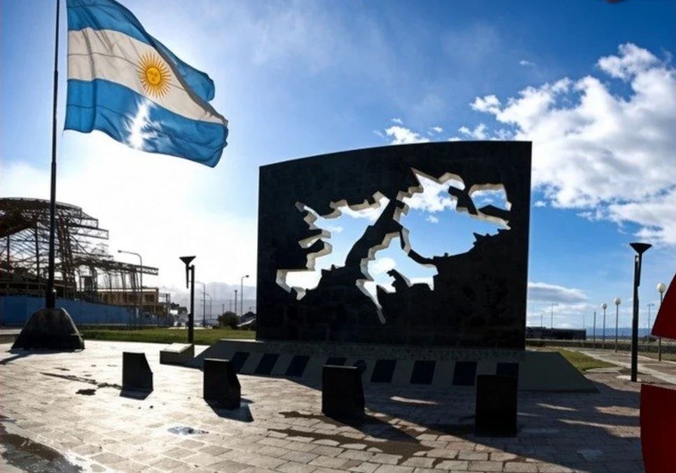 El exsecretario de Malvinas acusó a Javier Milei de hacer una utilización política de la causa por las islas.