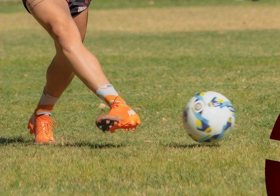 Estiman concluir el Torneo Clausura de fútbol senior a mediados de diciembre si el clima no posterga la programación.