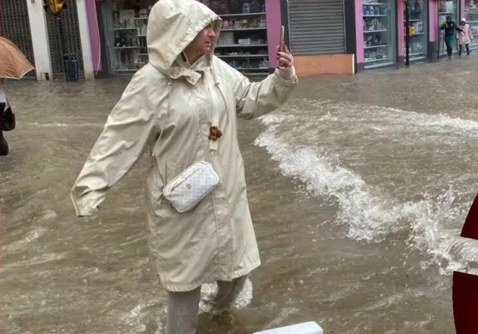 Inundaciones en España: evacúan a 15 familias en Torrent por el impacto del temporal mientras la advertencia oficial llegó tarde.
